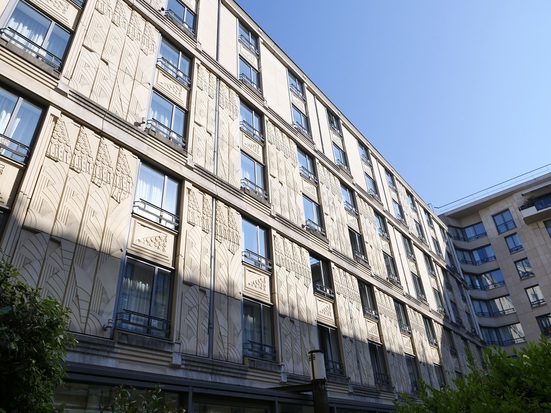 La belle façade de la cour intérieure de l'hôtel du Collectionneur La belle façade de la cour intérieure de l'hôtel du Collectionneur
