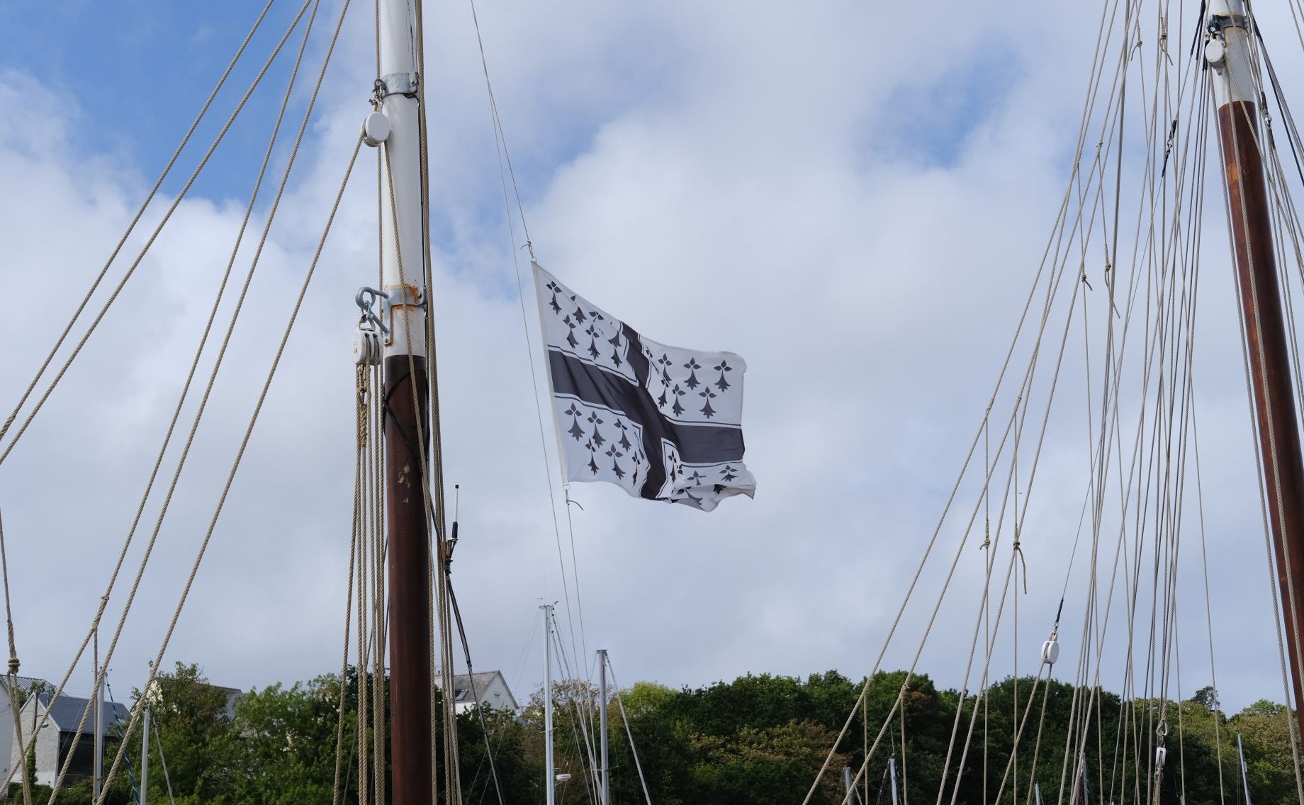 L'autre drapeau breton la Croix Noire ou Kroaz du