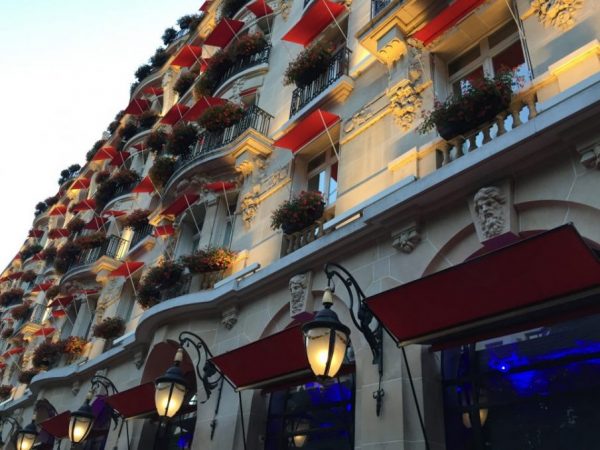 Le Plaza Athénée l'un des plus beaux hôtels de luxe à Paris