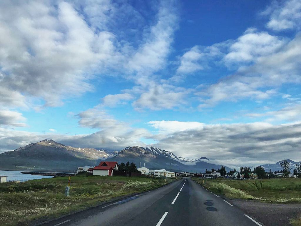 Voyager sur les belles routes d'Islande