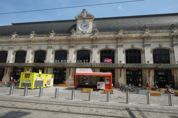 La façade de la gare Saint-Jean à Bordeaux