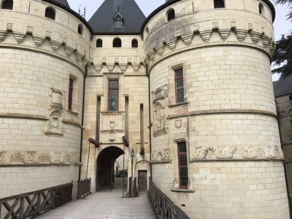 L'entrée de l'imposant château de Chaumont