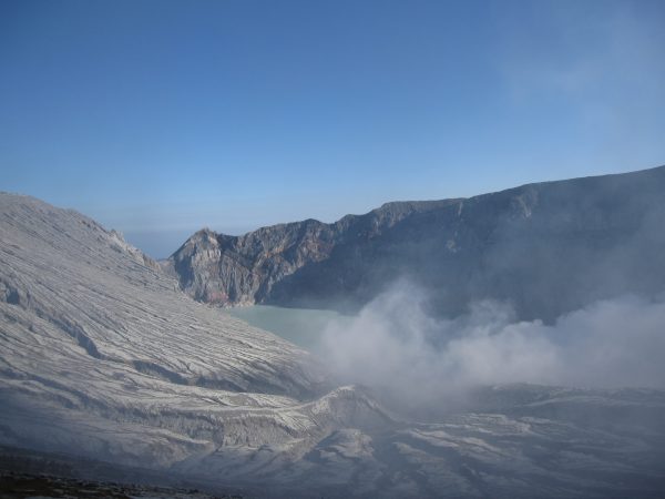 Dans l'antre du volcan Kawah Ijen en Indonésie