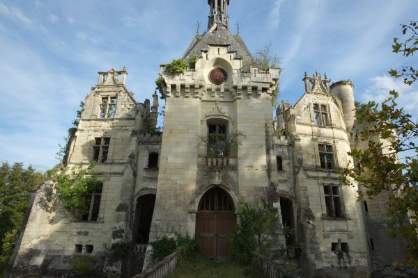 Le château abandonné de la Mothe-Chandeniers dans la Vienne
