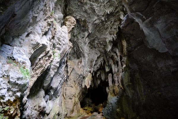 Au fond du canyon une curiosité géologique, Gorges de Kakuetta