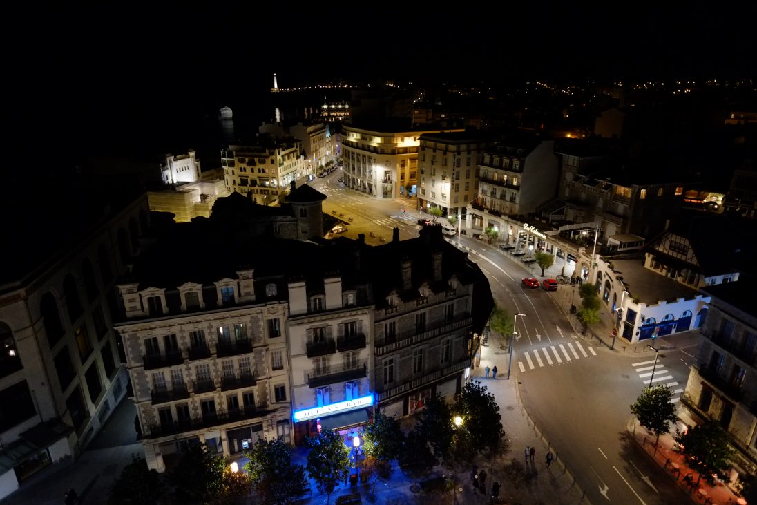 Biarritz pendant la nuit, l'une des plus belles villes de France