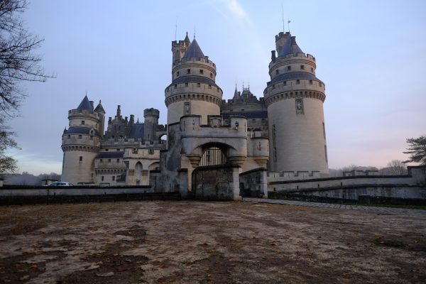 Le château de Pierrefonds au lever du jour