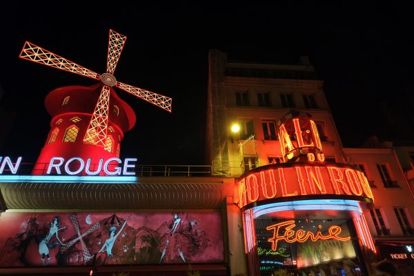 Le moulin rouge, métro Pigale dans le 18 ème arrondissement de Paris