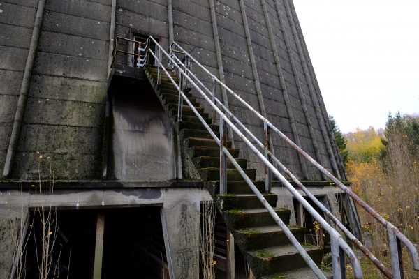 Le seul et unique escalier de service permettant d'accéder à la tour de refroidissement, Charleroi, Belgique