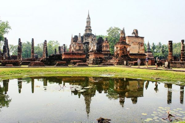 Le temple Wat Mahathat sur le site historique de Sukothai