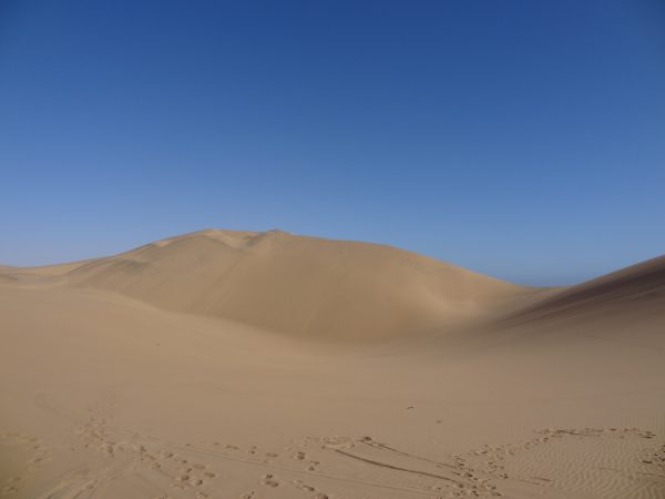 Les dunes de sable dans le désert du Sahara au Maroc