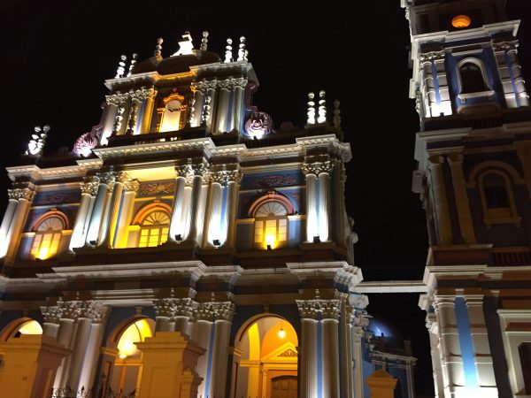 La belle église de Salta sur la grande place de la ville, Argentine