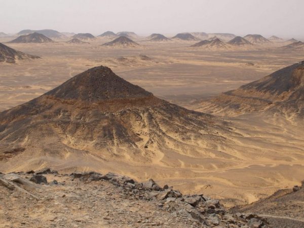 Le splendide désert noir en Egypte