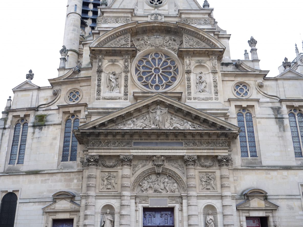 La belle façade d'une église remarquable du 5 ème arrondissement