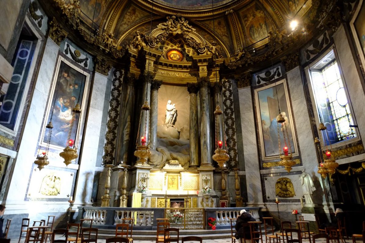 La chapelle de la Vierge derrière l'hôtel de l'église Saint-Placide