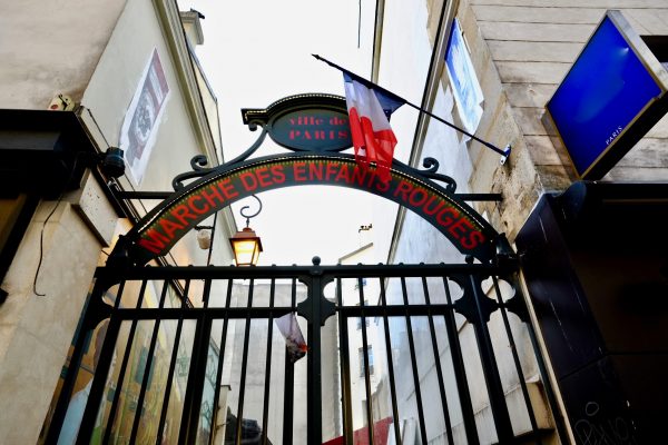 Les grilles du marché des enfants rouges, un lieu insolite à Paris
