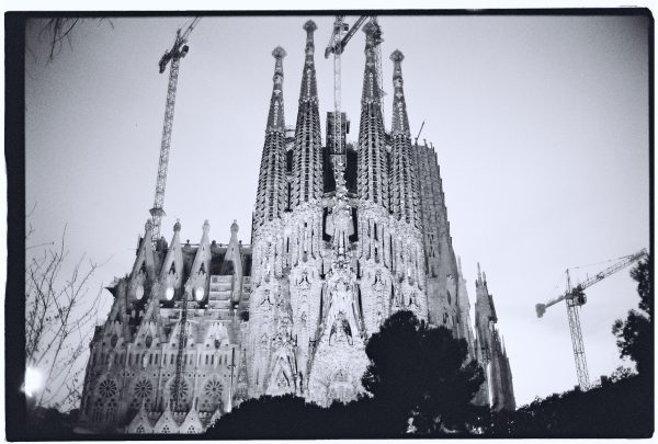 La Sagrada Familia au crépuscule, l'oeuvre de Gaudi
