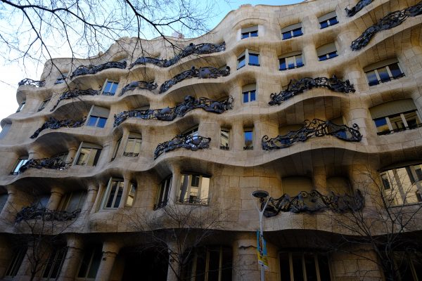 La façade de la casa Mila à Barcelone