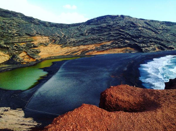 Sur l'île de Lanzarote se trouve un petit lagon vert