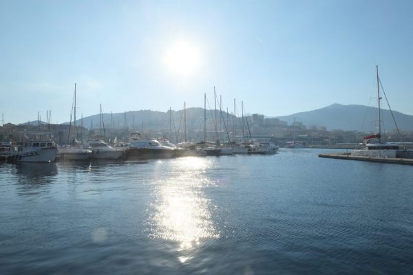 Le port Tino Rossi dans l'Ouest de la Corse