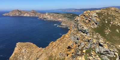 Vue sur l'île du phare en Espagne