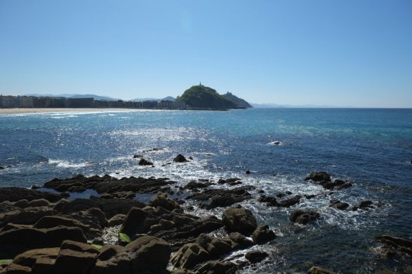 Une superbe vue sur la baie de San Sébastian et la plage de Zurriola