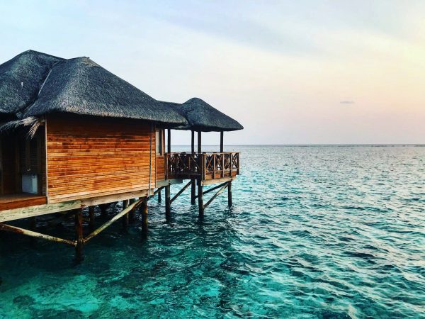 Vivre dans une cabane de luxe sur la lagune c'est tout l'esprit des Maldives