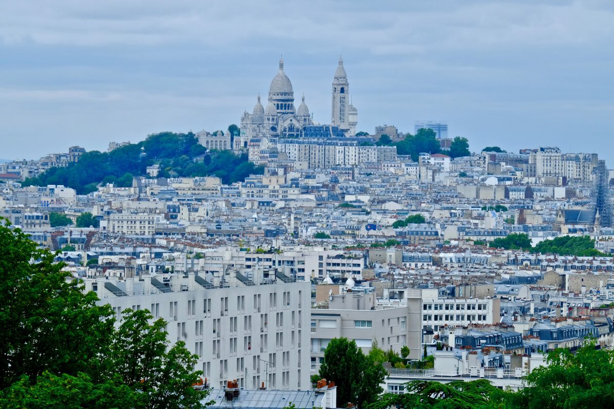 Une vue sur l'ensemble de la butte Montmartre
