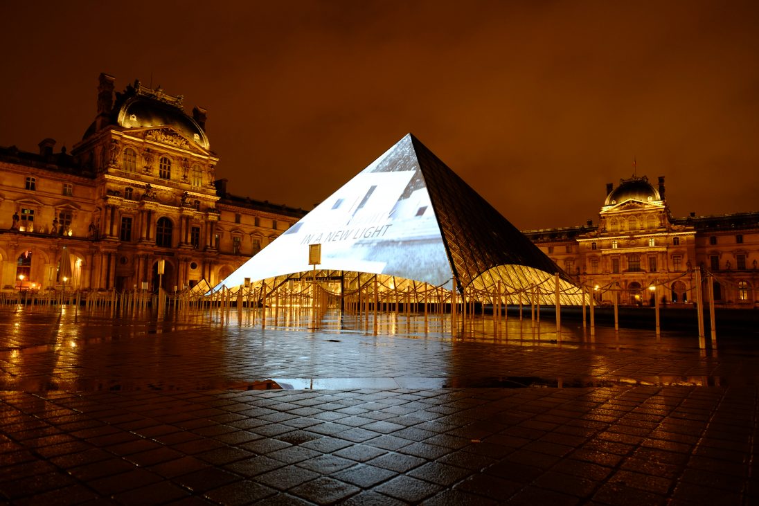 Le Louvre pendant la nuit