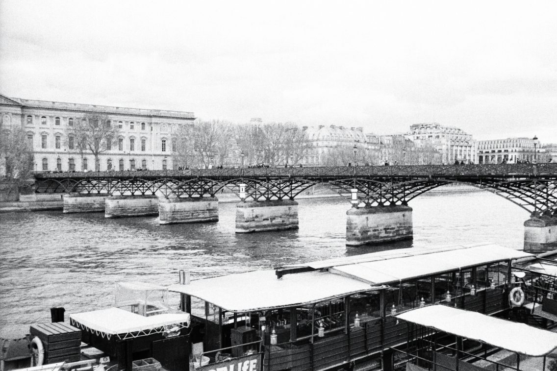 Le pont des arts un endroit incontournable à Paris