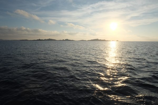 Les îles Lavezzi au lever du soleil