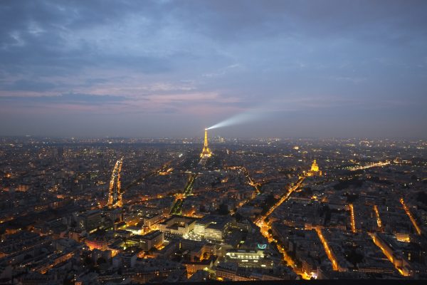 L'une des plus belles vues de Paris au crépuscule depuis la Tour Montparnasse