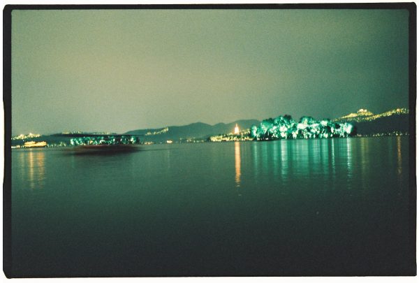 Sur les rives du lac de l'Ouest à Hangzhou, l'une des plus belles villes de Chine