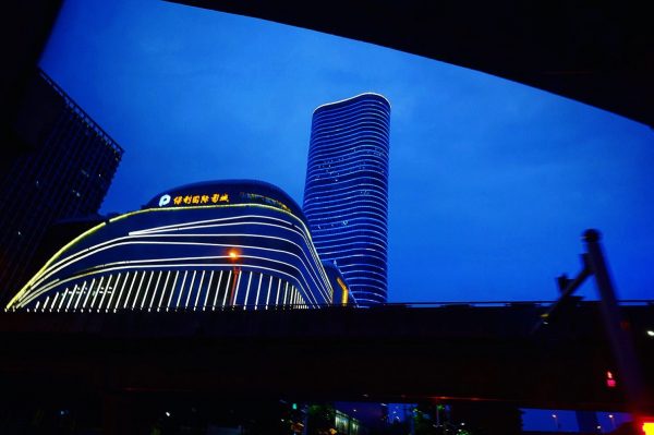 Vue du centre ville d'Hefei pendant la nuit