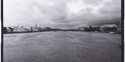 La Neva et Saint-Pétersbourg en automne