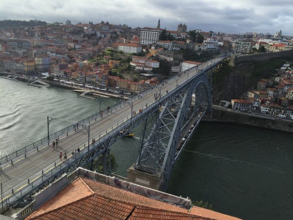 La belle ville de Porto sous les nuages