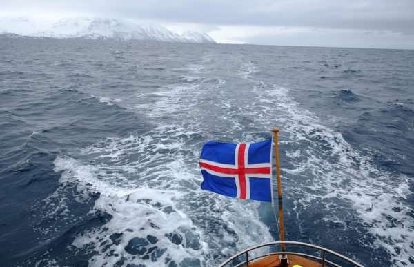 Sur l'océan Arctique dans le nord de l'Islande