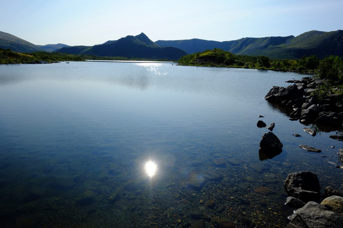 Un lac dans le nord de l'île d'Andoya, Archipel des Vesteralen
