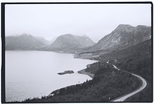 Les routes de Norvège imitent parfois la ligne des crètes