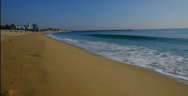 La plage de Mar Bella en hiver, Barcelone