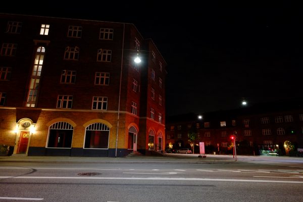 Seul dans les rue de Copenhague la nuit