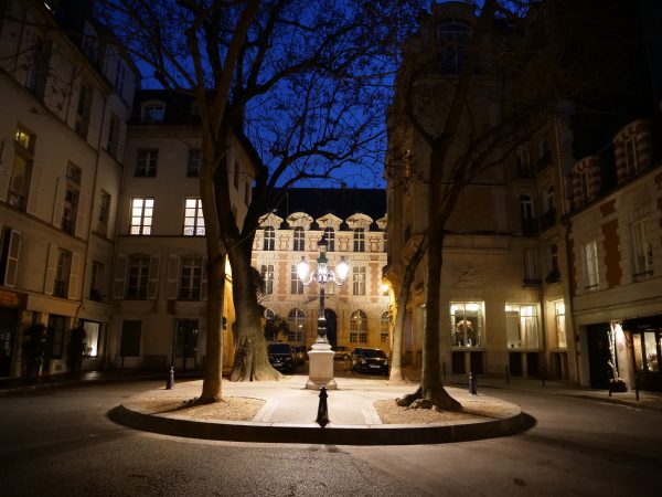 La sublime et très intimiste place Fürstenberg dans le 6 ème arrondissement de Paris