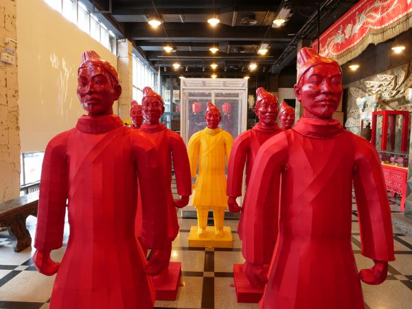 Art contemporain, les soldats de Xian revisités . Nine Theater, Pékin