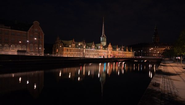 Copenhague la nuit, la capitale du Danemark