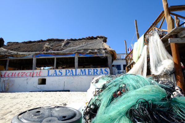 Un restaurant et quelques filets de pêcheurs à Puerto Morelos