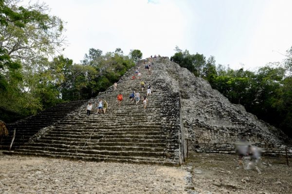 Cobà une pyramide perdue dans la jungle mexicaine