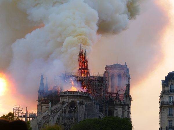 La cathédrale de Paris en feu