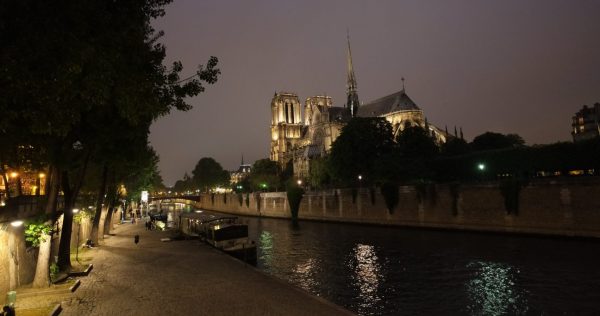 Notre Dame la nuit à Paris