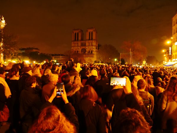 Un jour après l'incendie de Notre-Dame de Paris