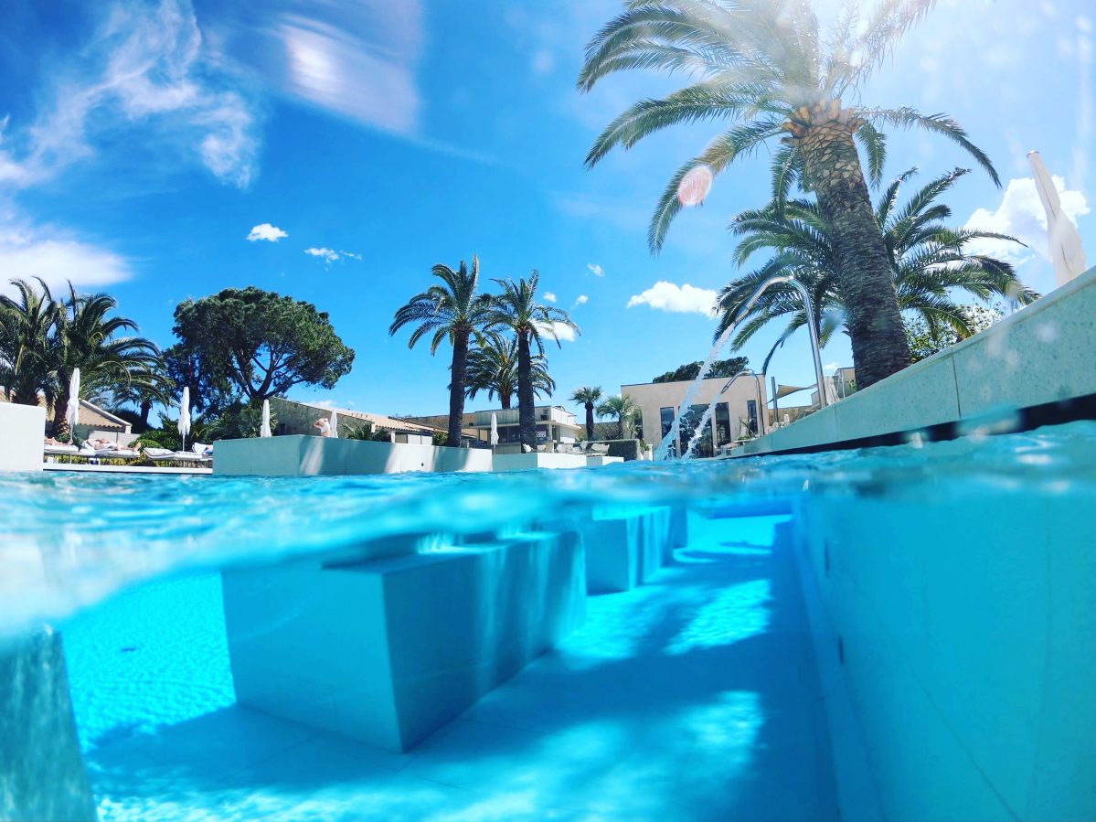 L'incroyable piscine de l'hôtel Sezz à Saint-Tropez